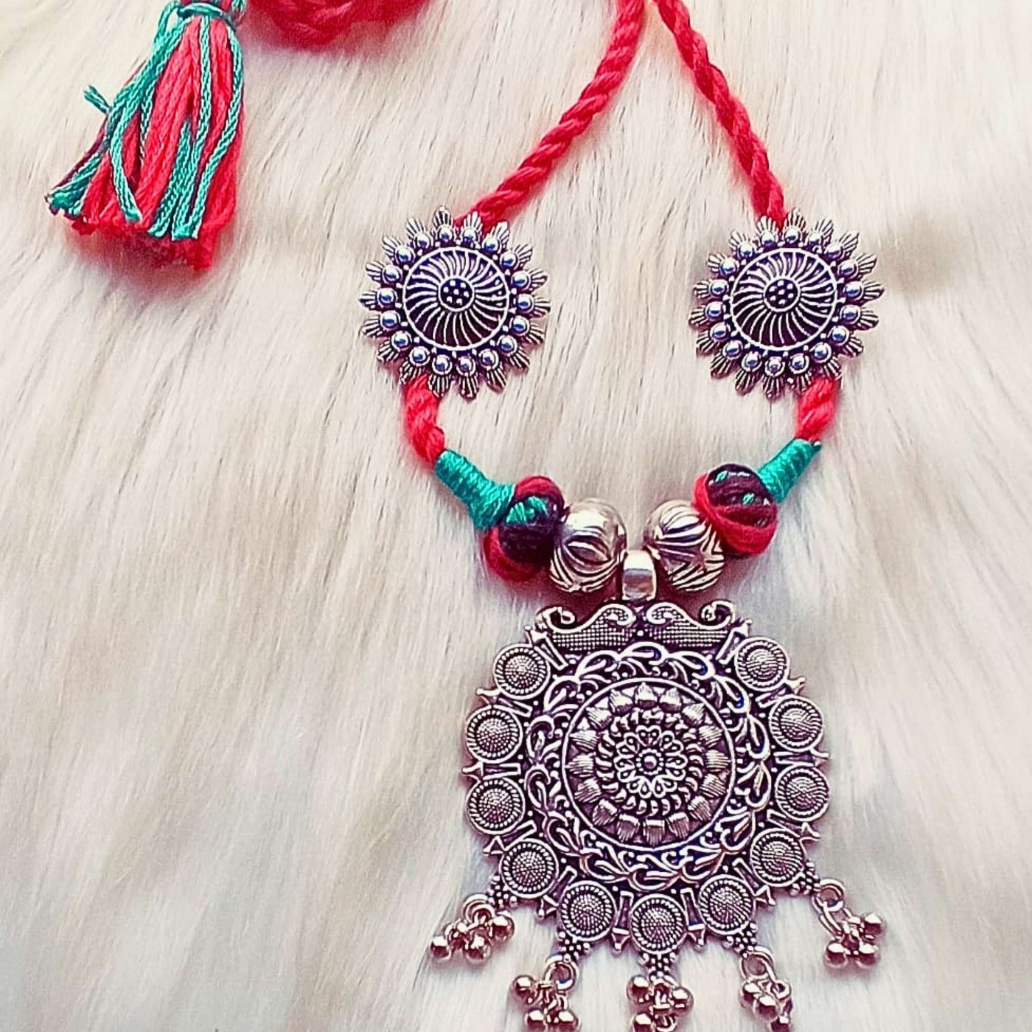 The Red cod and flower necklace