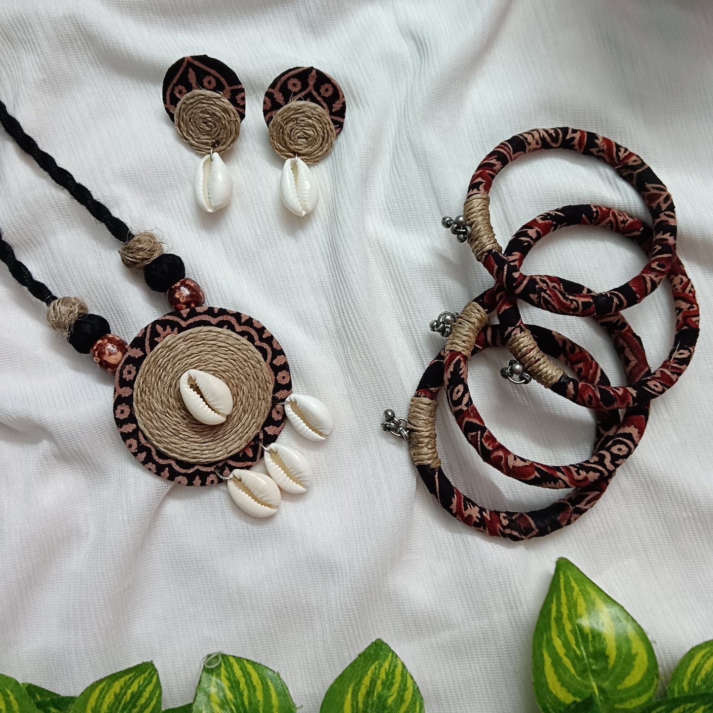Shankh Shobha Set – Necklace, Earrings & 4 Bangles
