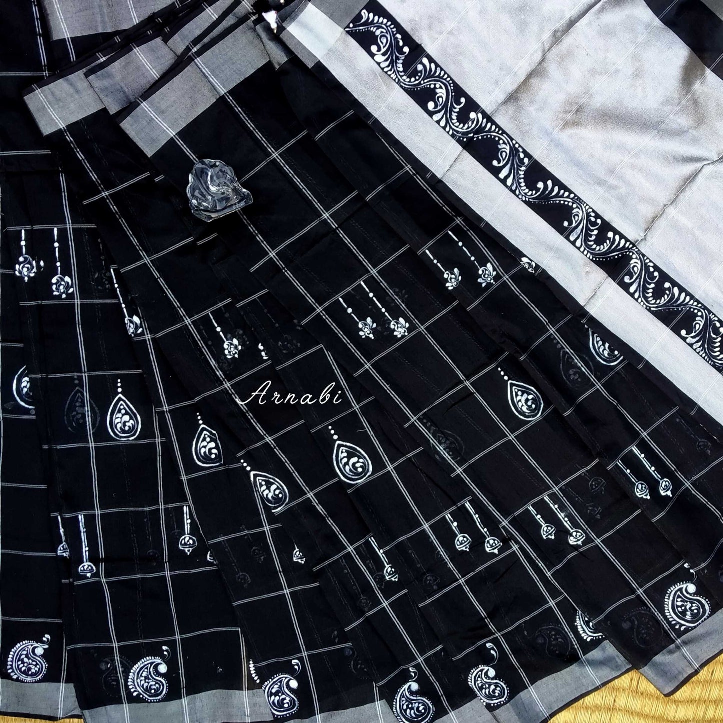 Kalka Art Nocturne – Checked Elegance Saree