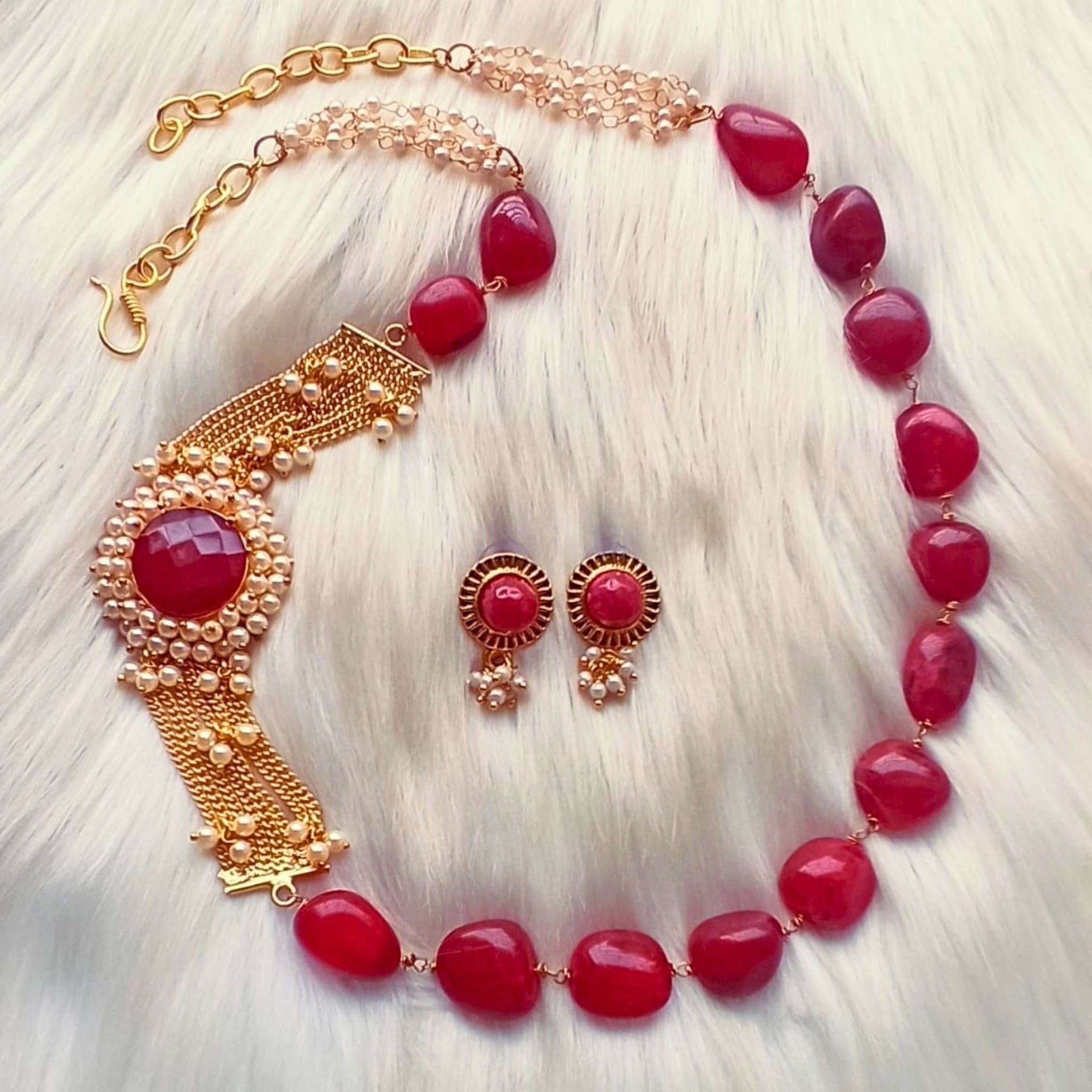 The marooned necklace set