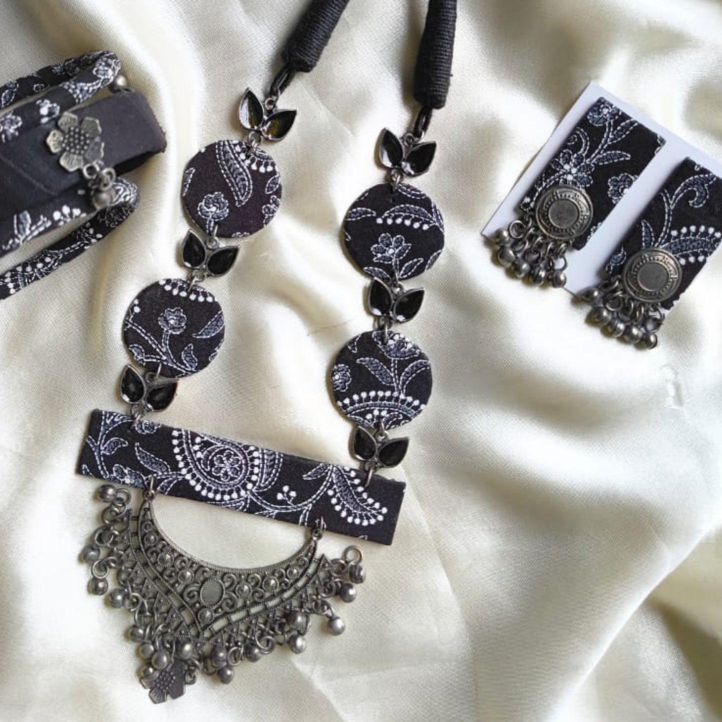 Noorika Fabric Jewelry Set
