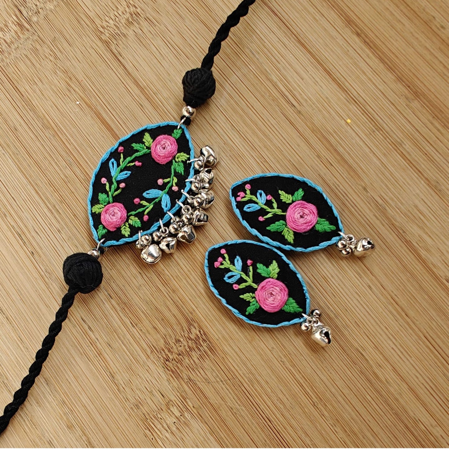 Blooming Elegance – Stunning 3D Fabric Jewelry Set