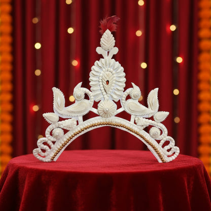 Elegant Sola Mukut Bengali Bride