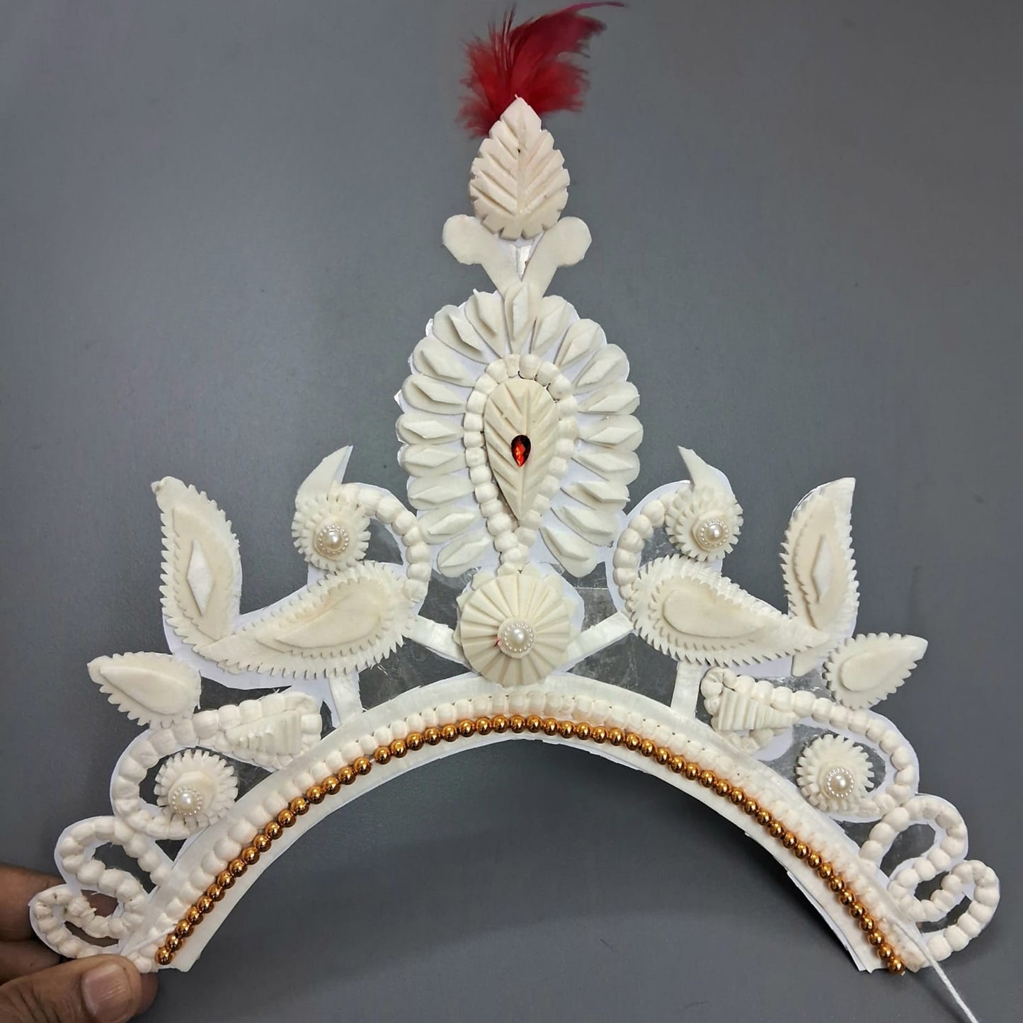 Elegant Sola Mukut Bengali Bride