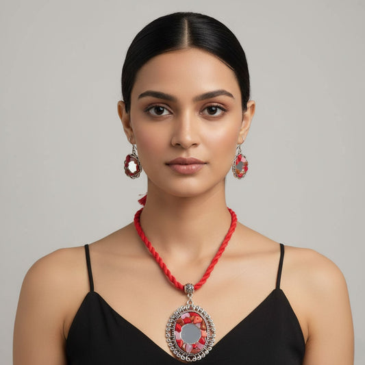 The  Sleek mirror necklace