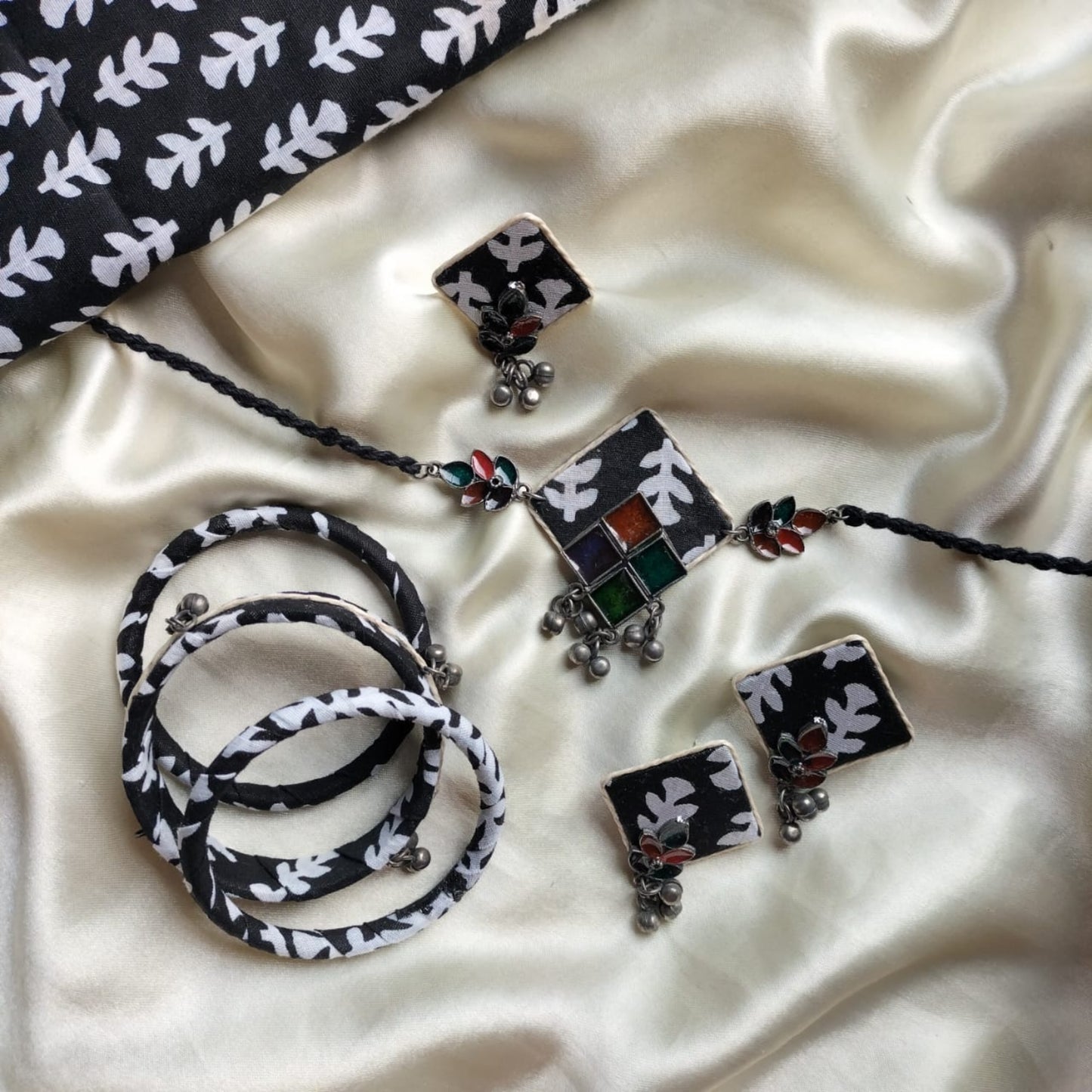 Rangrekha Fabric Jewelry Set – Touch of Art