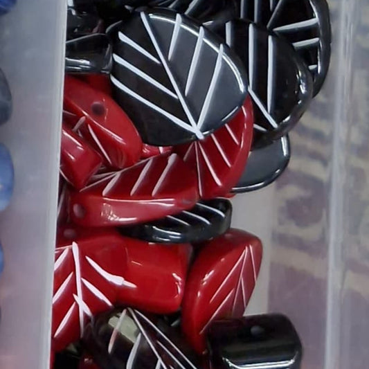 Red/Black Leaf Shape Chemical Beads-05