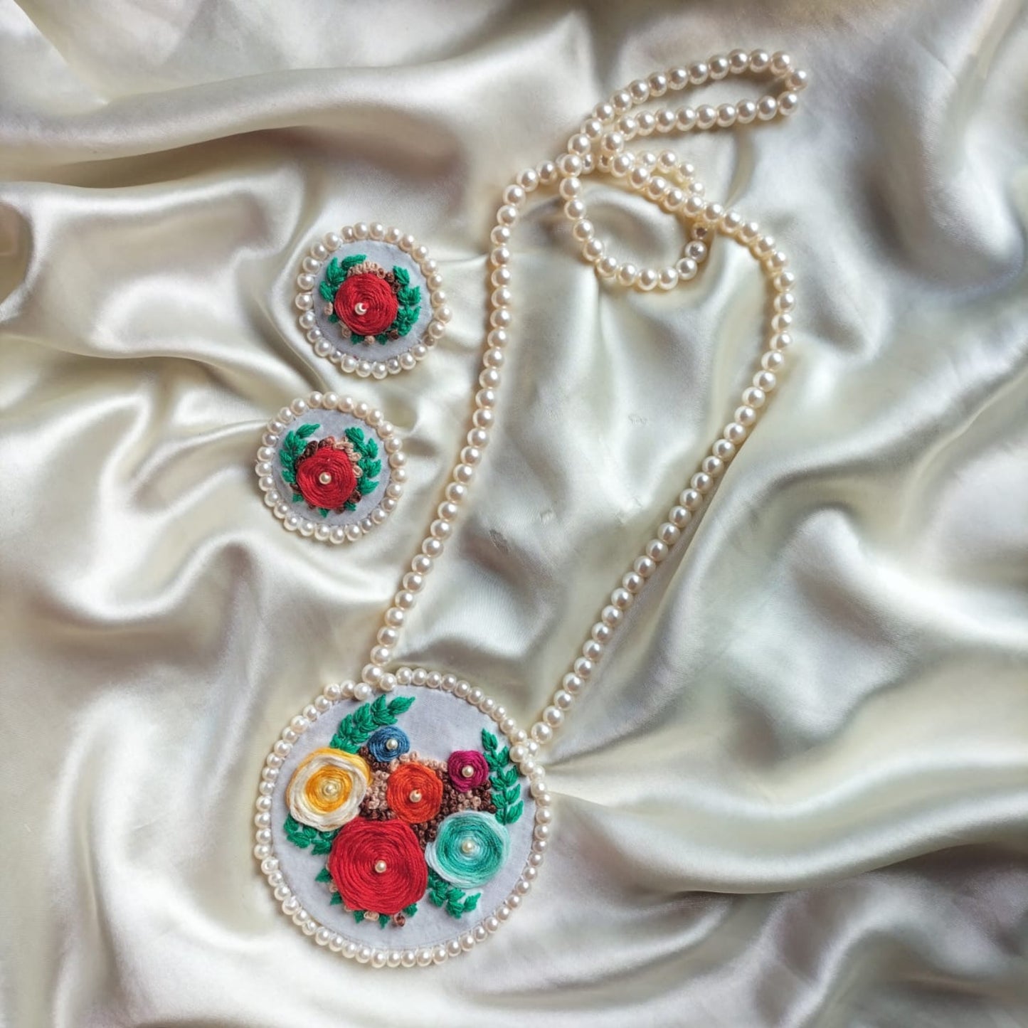Noorbaag Pearl & Embroidery Set
