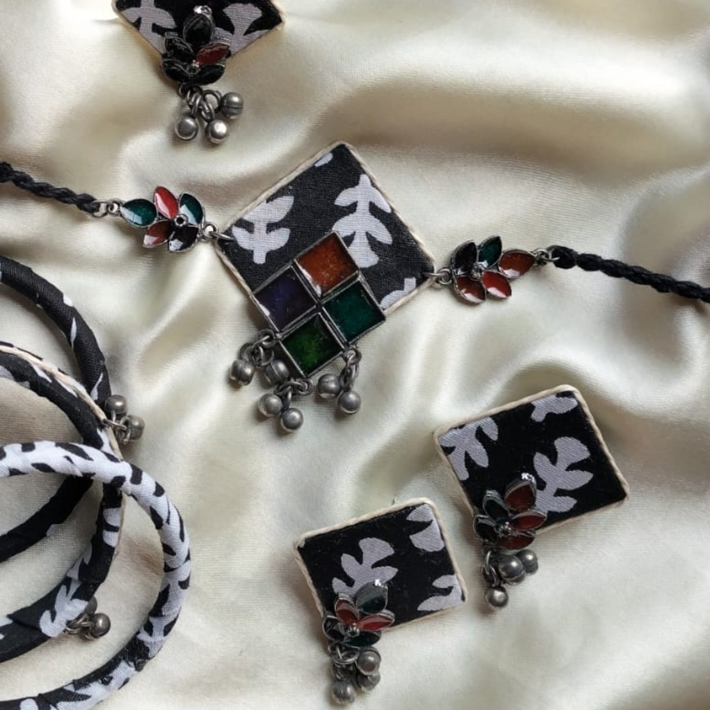 Rangrekha Fabric Jewelry Set – Touch of Art