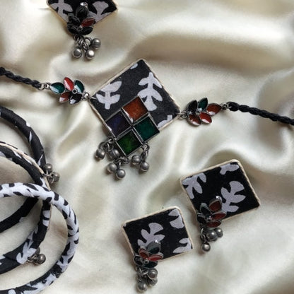 Rangrekha Fabric Jewelry Set – Touch of Art
