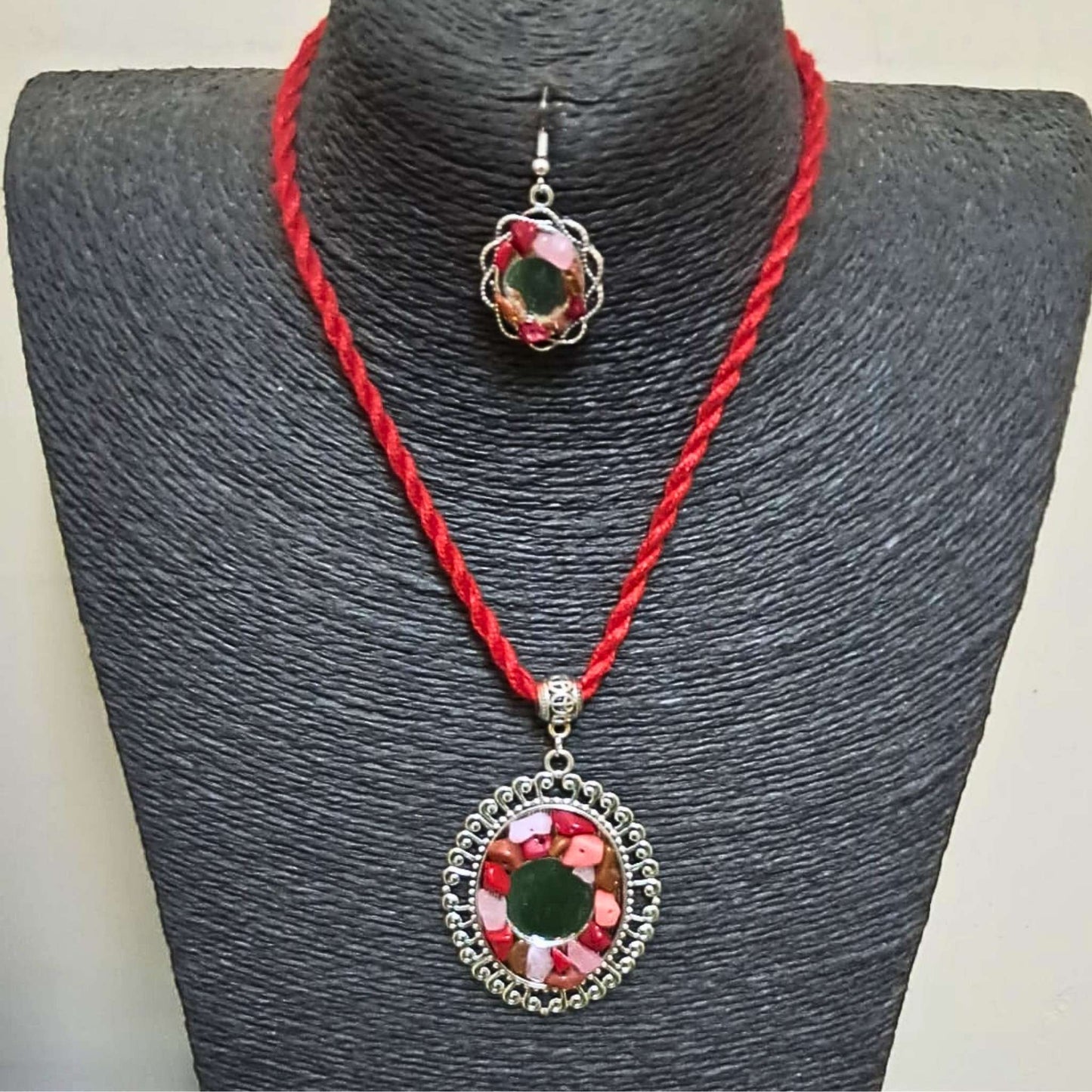 The  Sleek mirror necklace