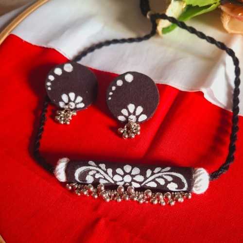 Pencil Chocker