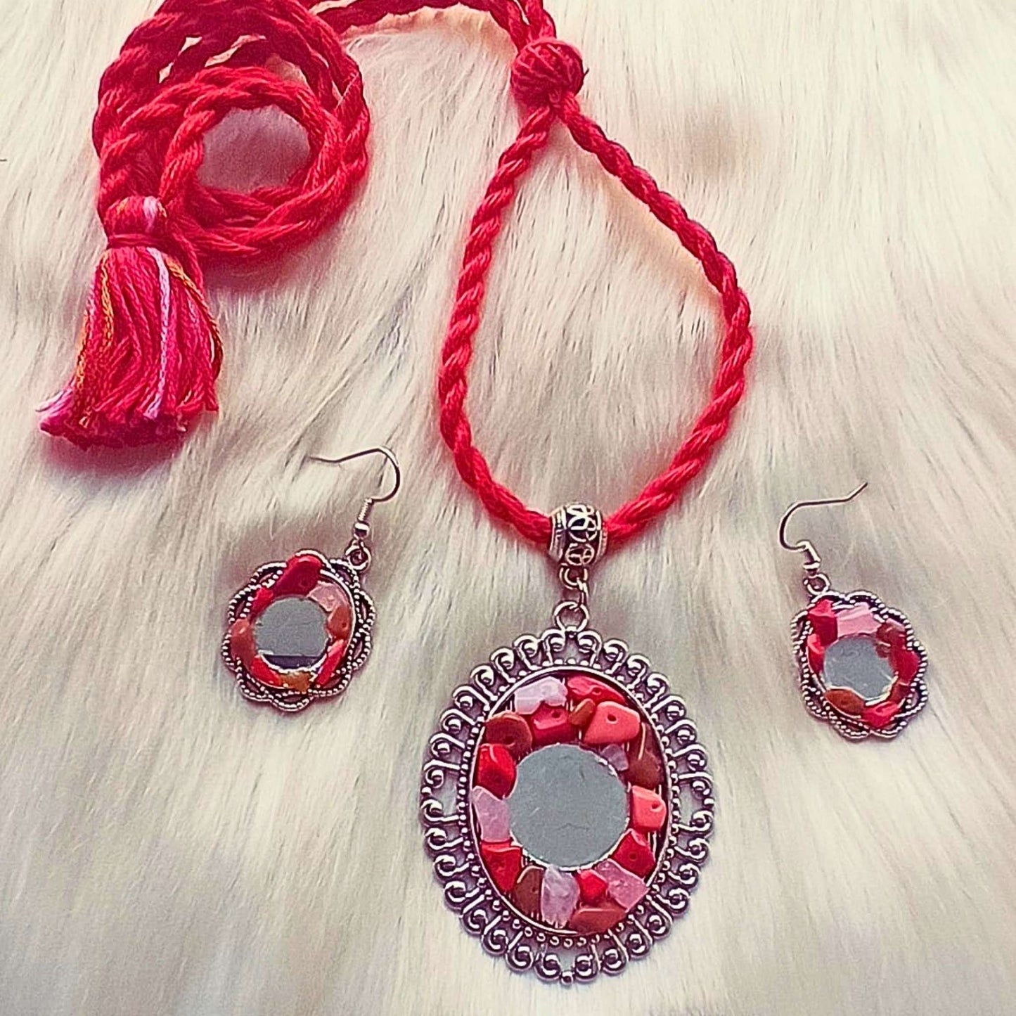 The  Sleek mirror necklace