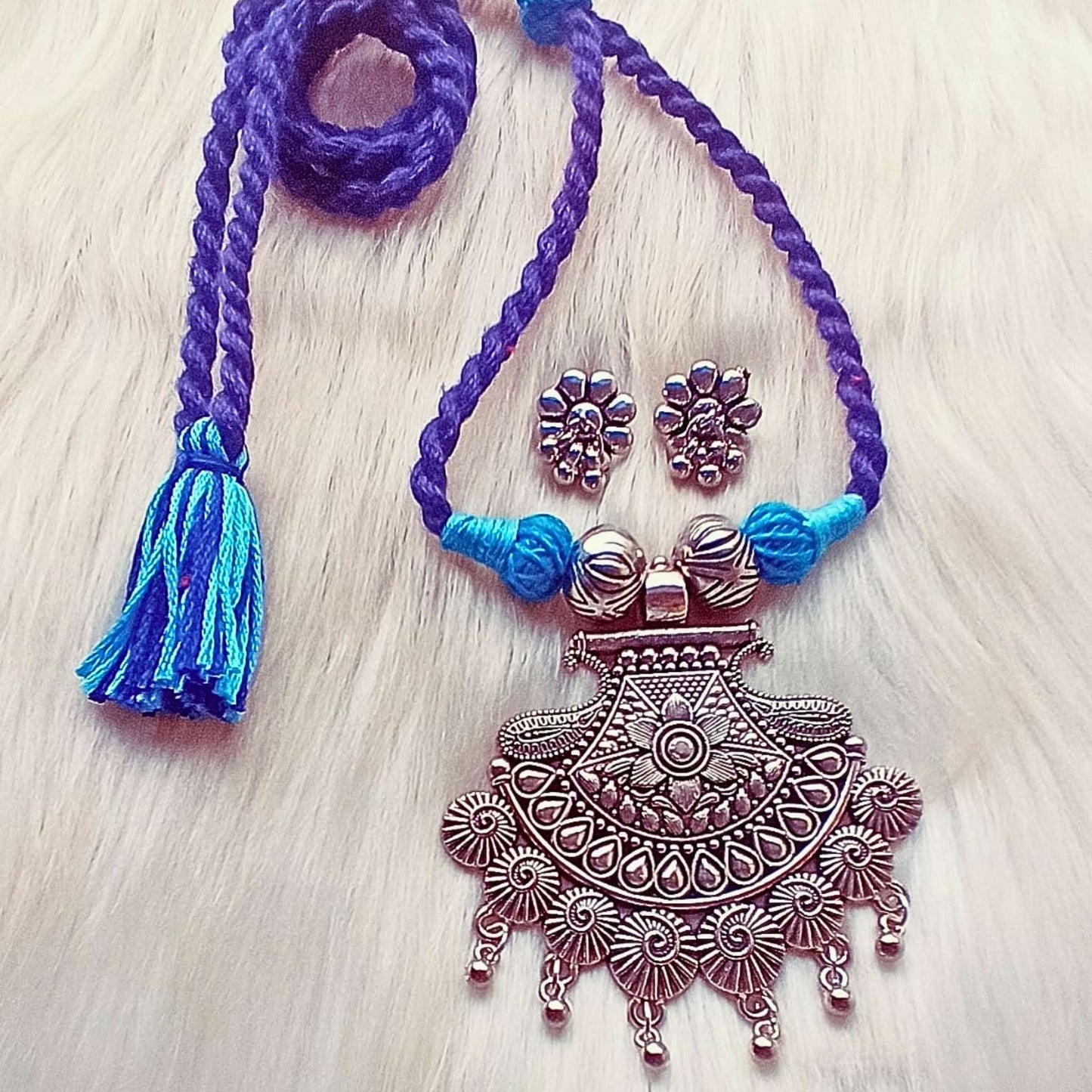 The  Blue cord necklace