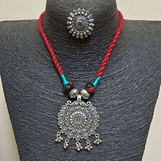 The  Red cod and flower necklace