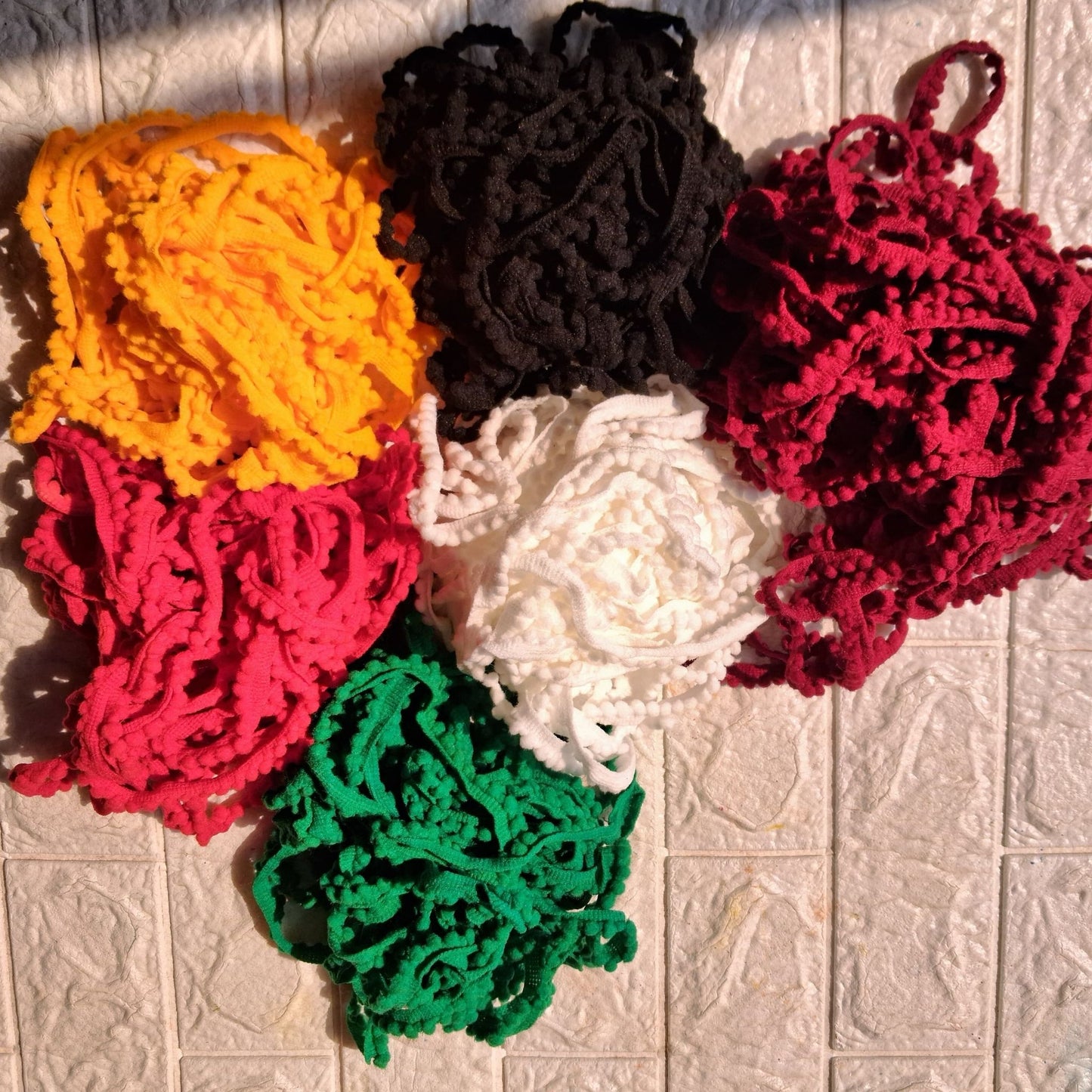 Pompom Lace