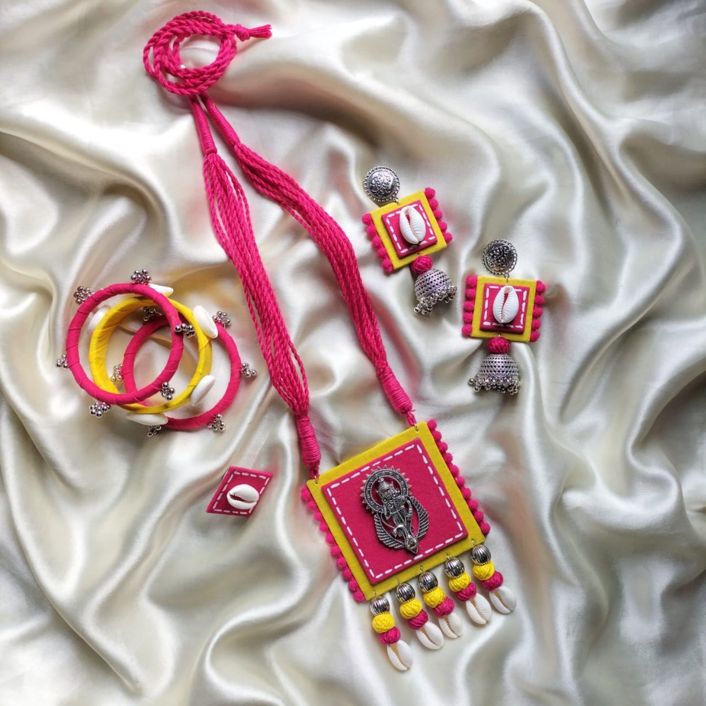 Shubhsagar Fabric & Shell Jewelry Set