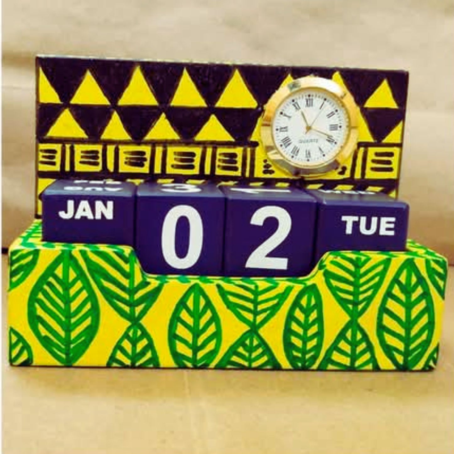 TimeScript – Aesthetic Table Calendar with Watch