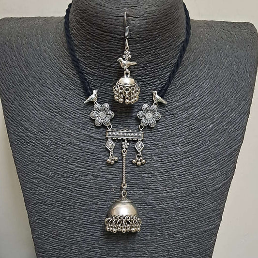 The  birdies necklace