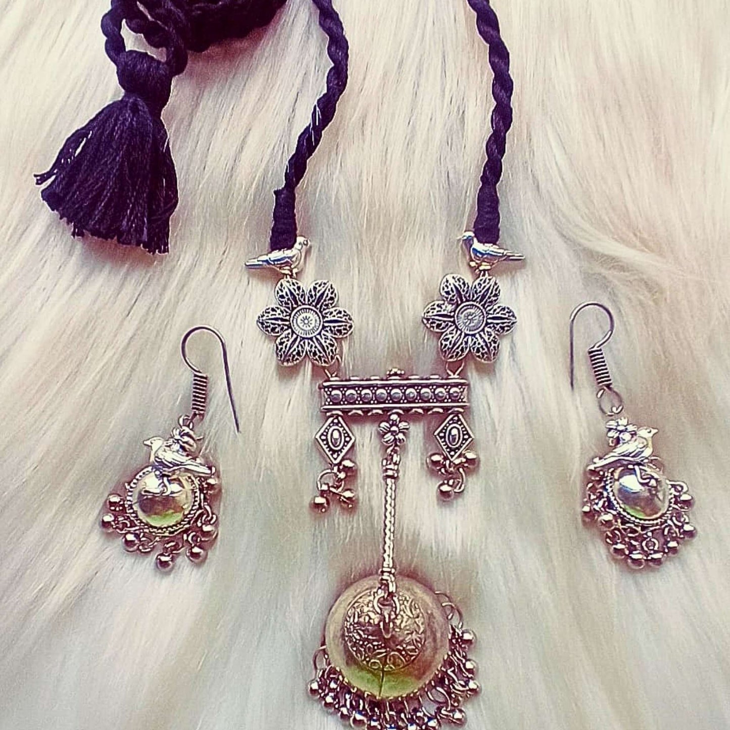 The  birdies necklace
