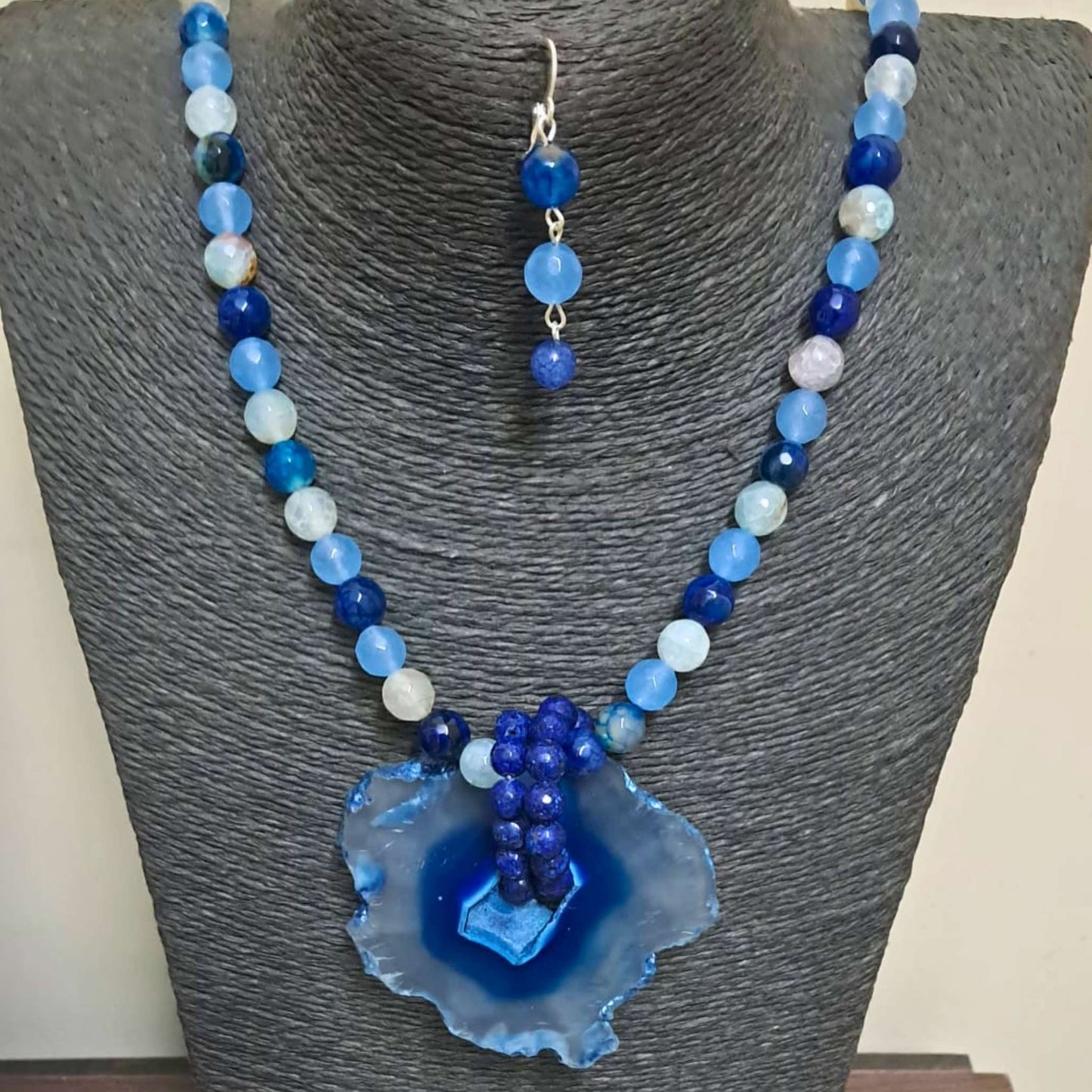 The Blue flow necklace set