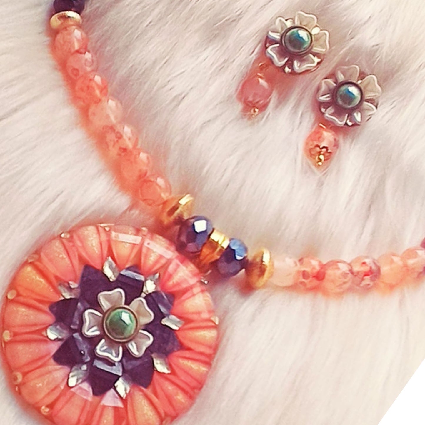 The Pachhi flower necklace set