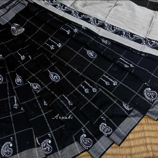 Kalka Art Nocturne – Checked Elegance Saree