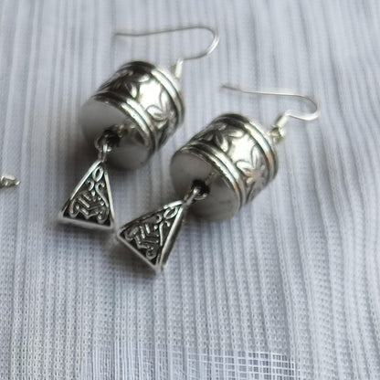 Artistic Neckpiece & Matching Earrings