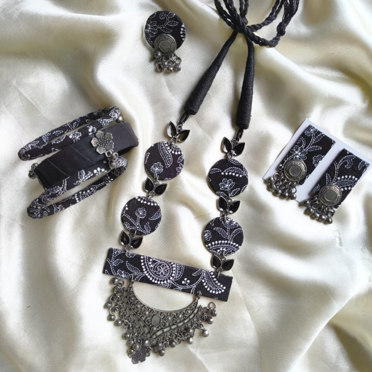 Noorika Fabric Jewelry Set